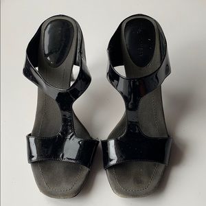 Nine West patent slide sandal